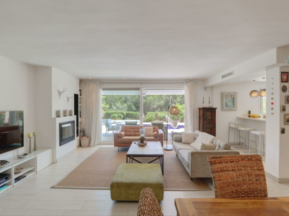 5-bedroom Villa In Calvià, Spain (398 M²)