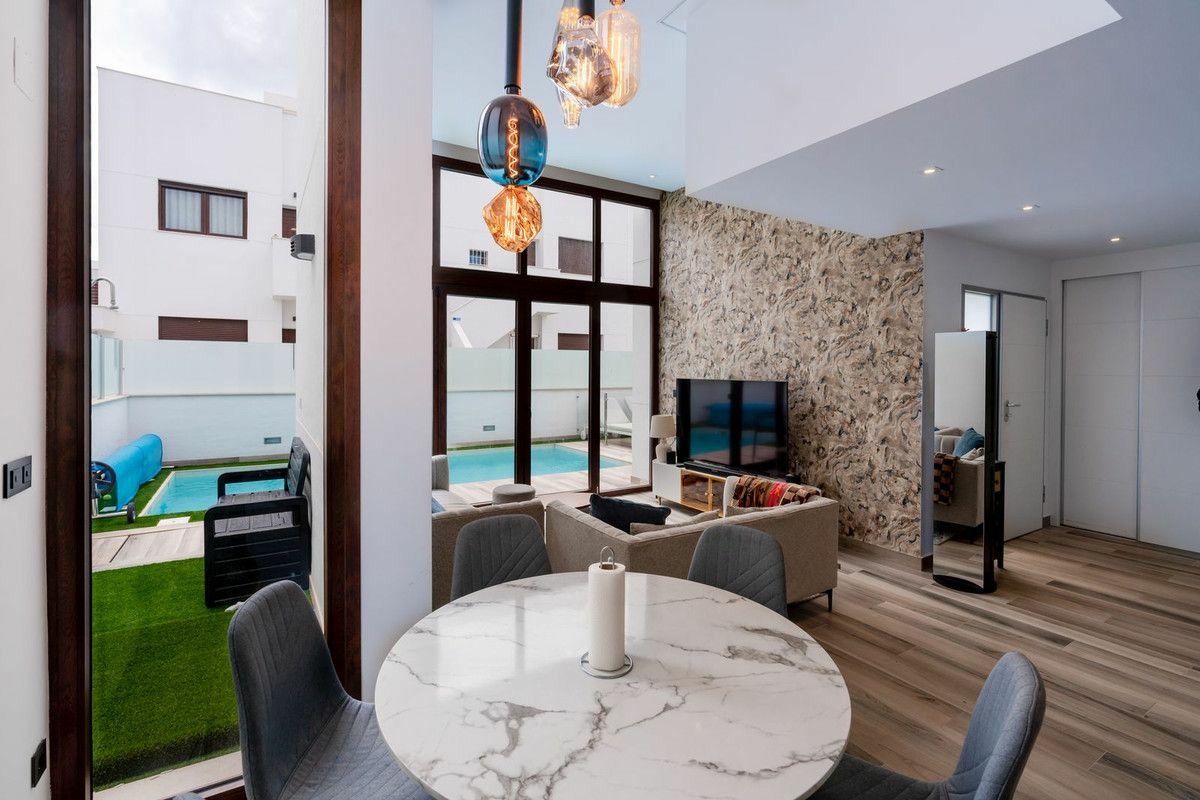 4-bedroom Villa In Torrevieja, Spain (198 M²)