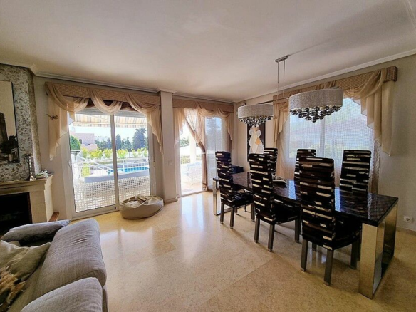 5-bedroom Villa In Torrevieja, Spain (438 M²)