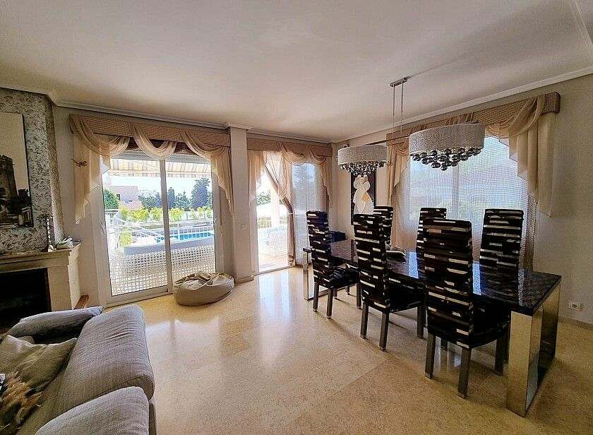 5-bedroom Villa In Torrevieja, Spain (438 M²)