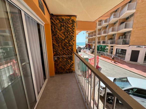 3-bedroom Apartment In Guardamar Del Segura, Spain (70 M²)