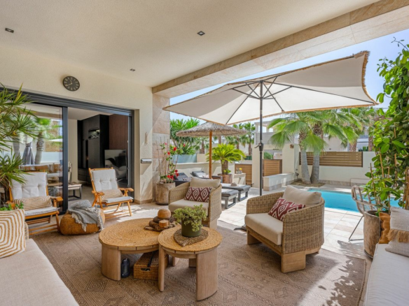 3-bedroom Villa In Benijofar, Spain (266 M²)
