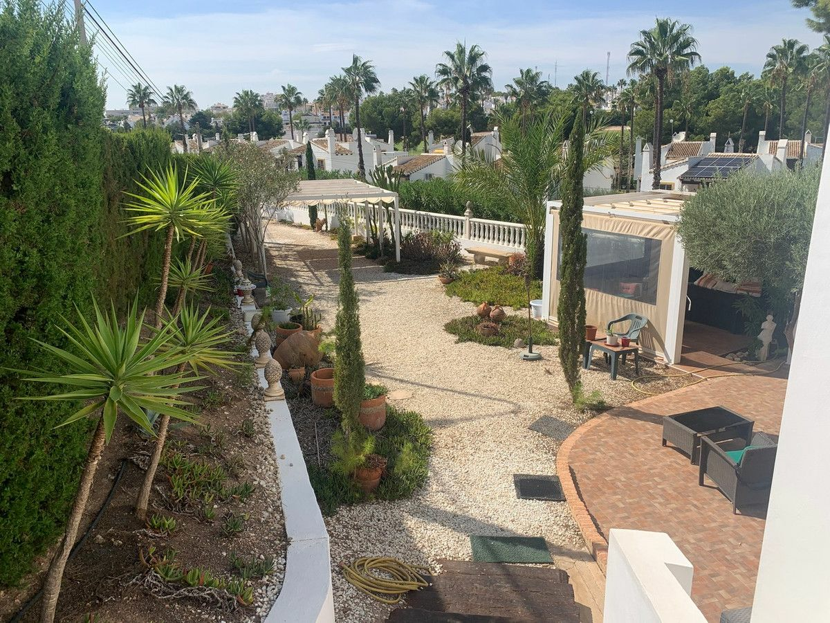 4-bedroom Villa In Orihuela Costa, Spain (156 M²)