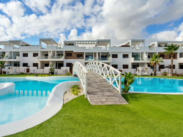 4-bedroom Villa In Torrevieja, Spain (194 M²)