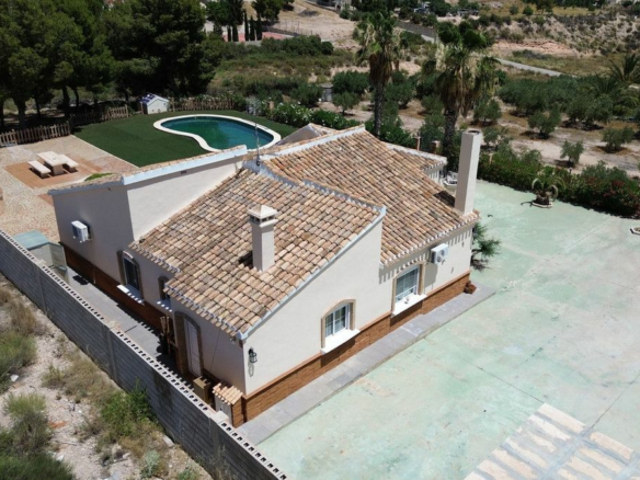 3-bedroom Country House In Albatera, Spain (210 M²)