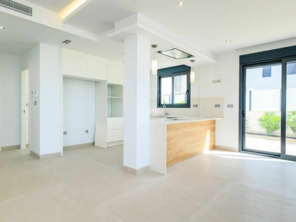 3-bedroom House In Orihuela, Spain (190 M²)