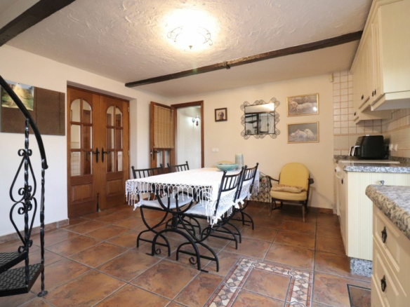 4-bedroom Villa In Albatera, Spain (231 M²)