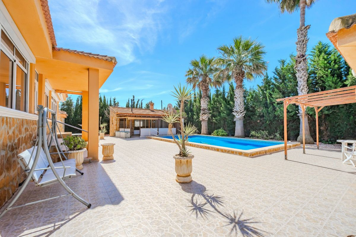 5-bedroom Villa In Rojales, Spain (195 M²)