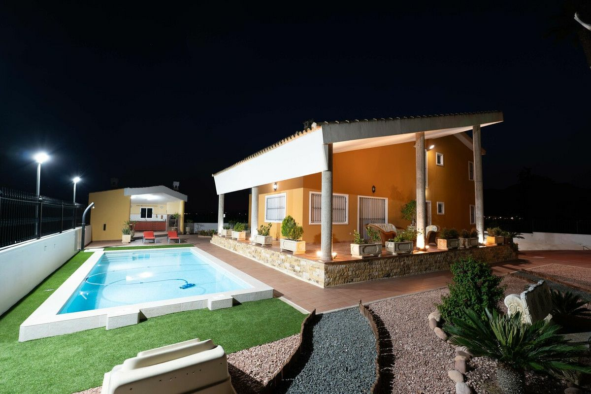 5-bedroom Country House In Orihuela, Spain (495 M²)