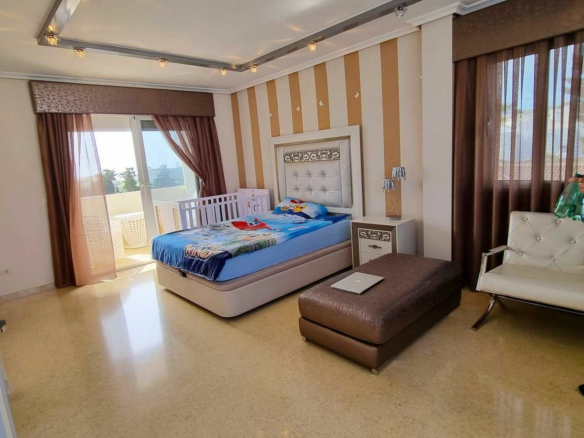 5-bedroom Villa In Torrevieja, Spain (469 M²)
