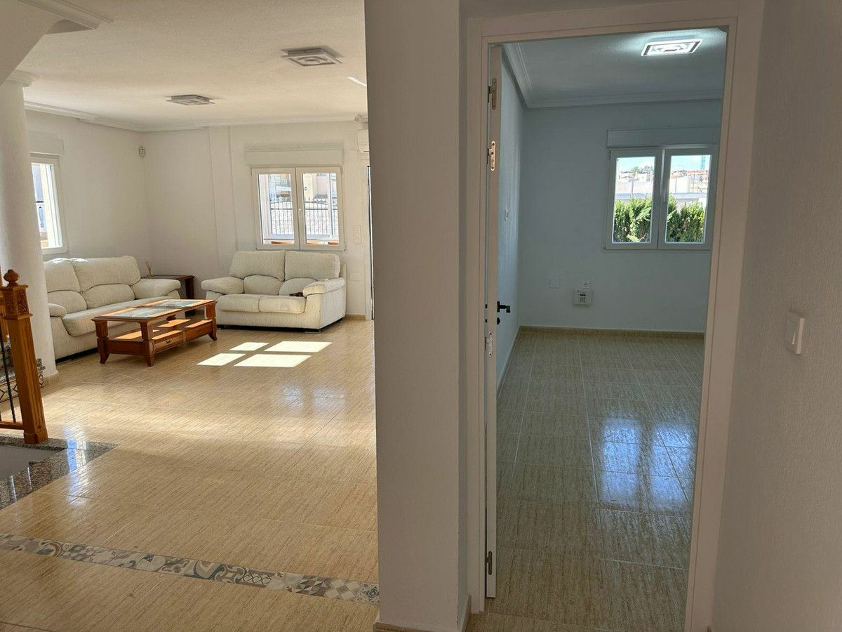 4-bedroom House In Orihuela Costa, Spain (207 M²)