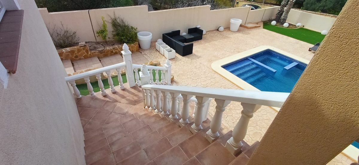 5-bedroom Villa In Algorfa, Spain (290 M²)