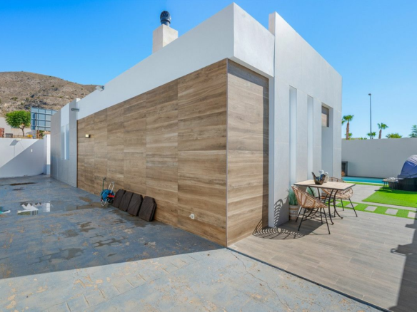 4-bedroom Villa In Fortuna, Spain (120 M²)