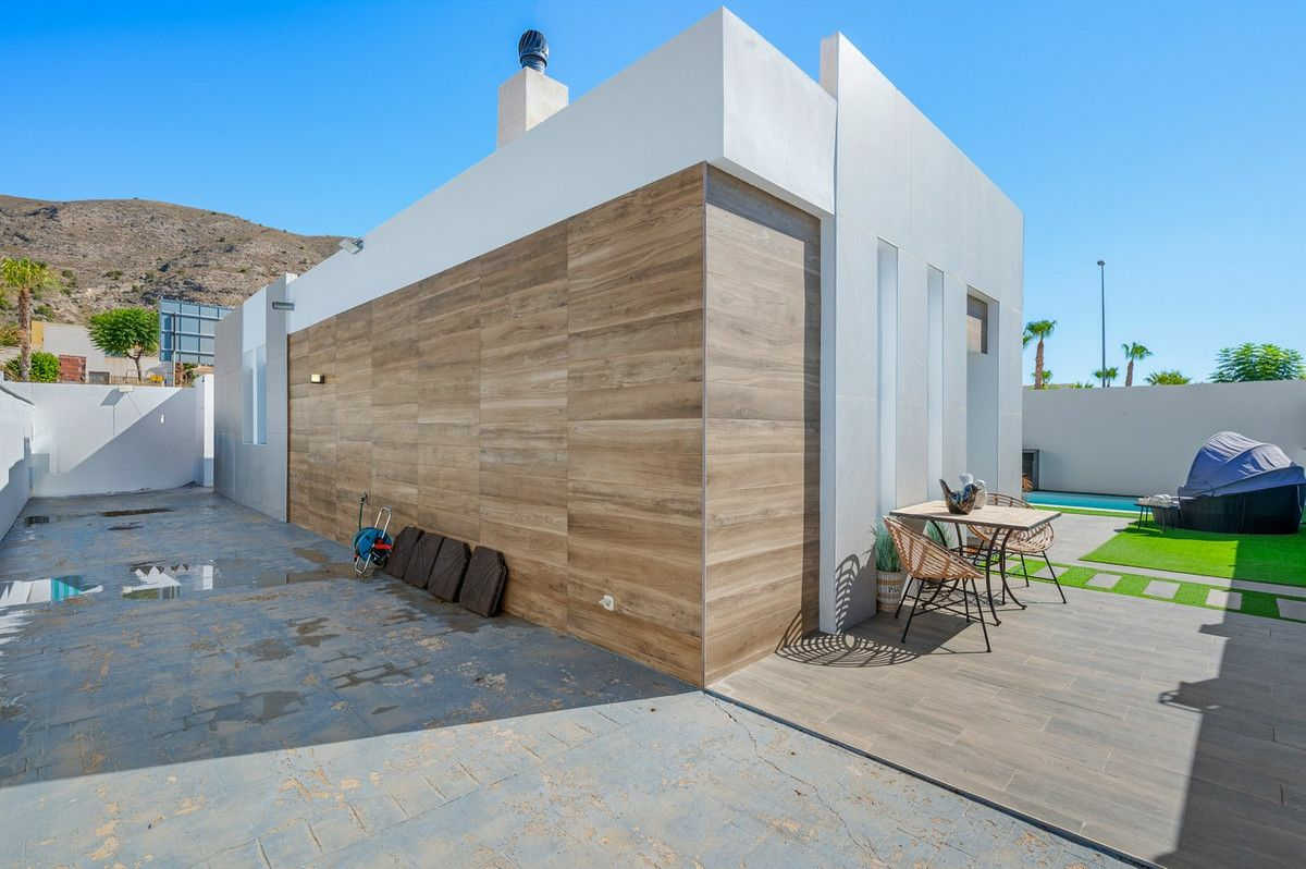 4-bedroom Villa In Fortuna, Spain (120 M²)
