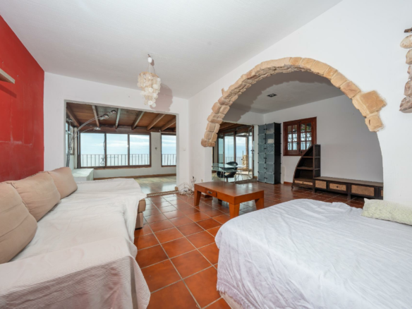 3-bedroom Bungalow In El Campello, Spain (235 M²)