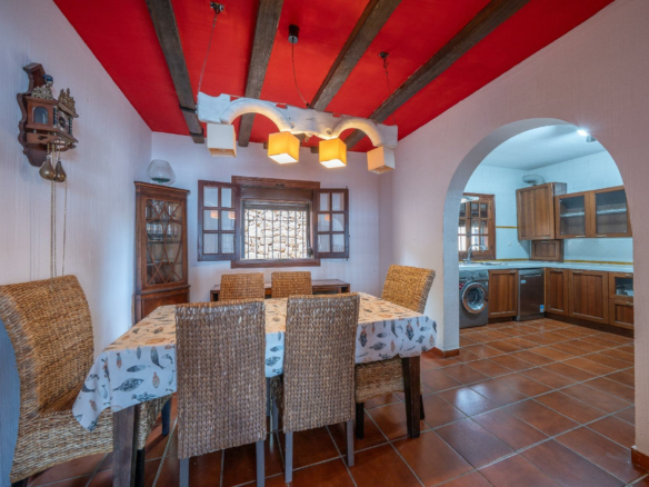 3-bedroom Bungalow In El Campello, Spain (235 M²)