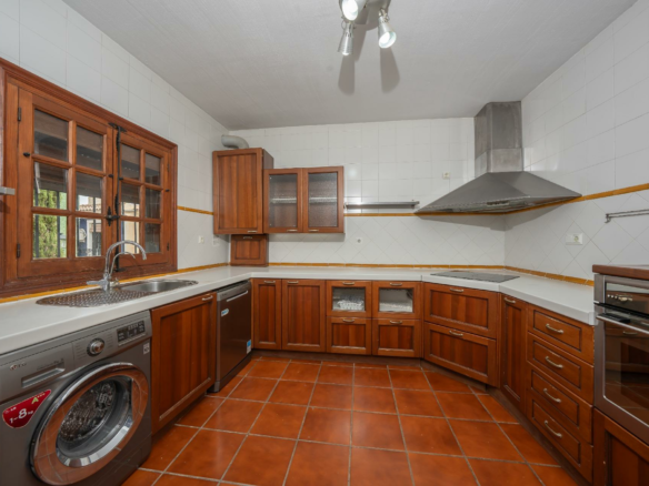 3-bedroom Bungalow In El Campello, Spain (235 M²)
