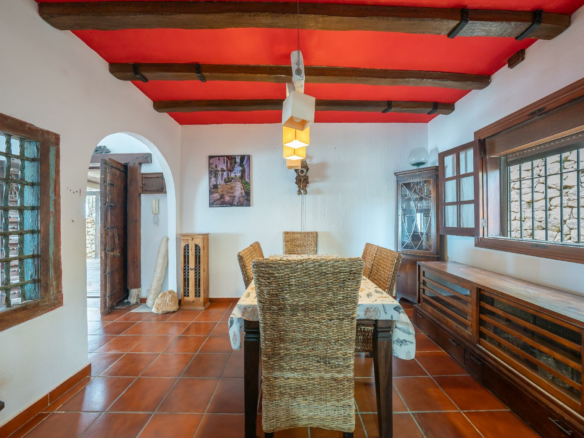 3-bedroom Bungalow In El Campello, Spain (235 M²)