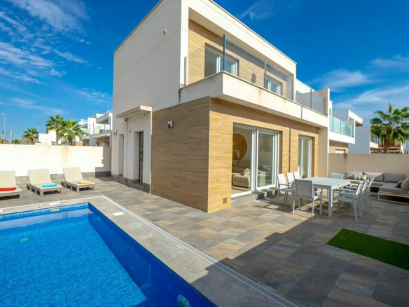 3-bedroom Villa In Pilar De La Horadada, Spain (108 M²)