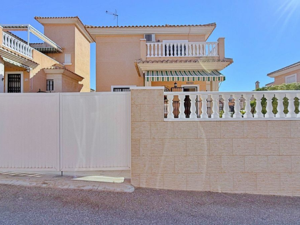 4-bedroom Villa In Torrevieja, Spain (198 M²)