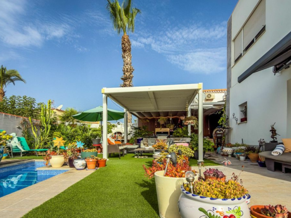 2-bedroom Villa In Torrevieja, Spain (130 M²)