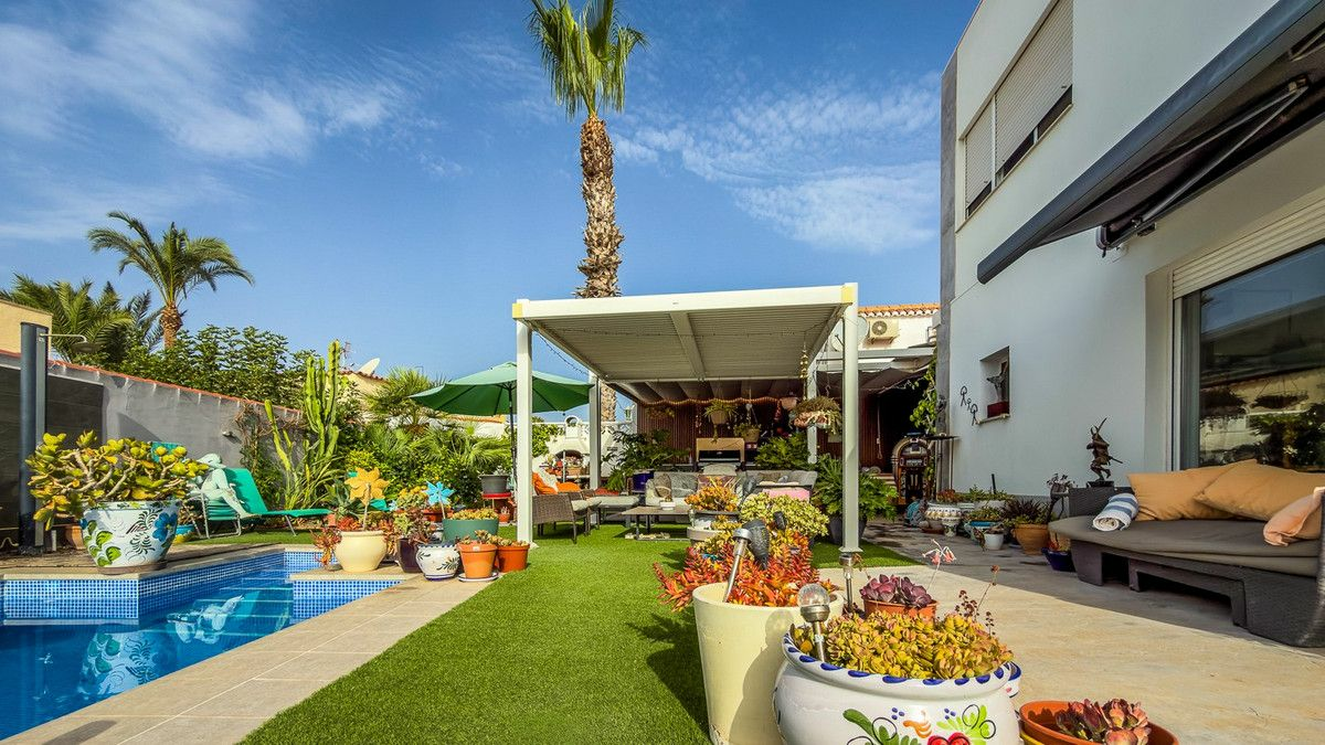 2-bedroom Villa In Torrevieja, Spain (130 M²)