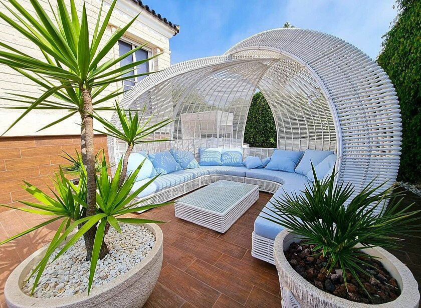 5-bedroom Villa In Torrevieja, Spain (438 M²)