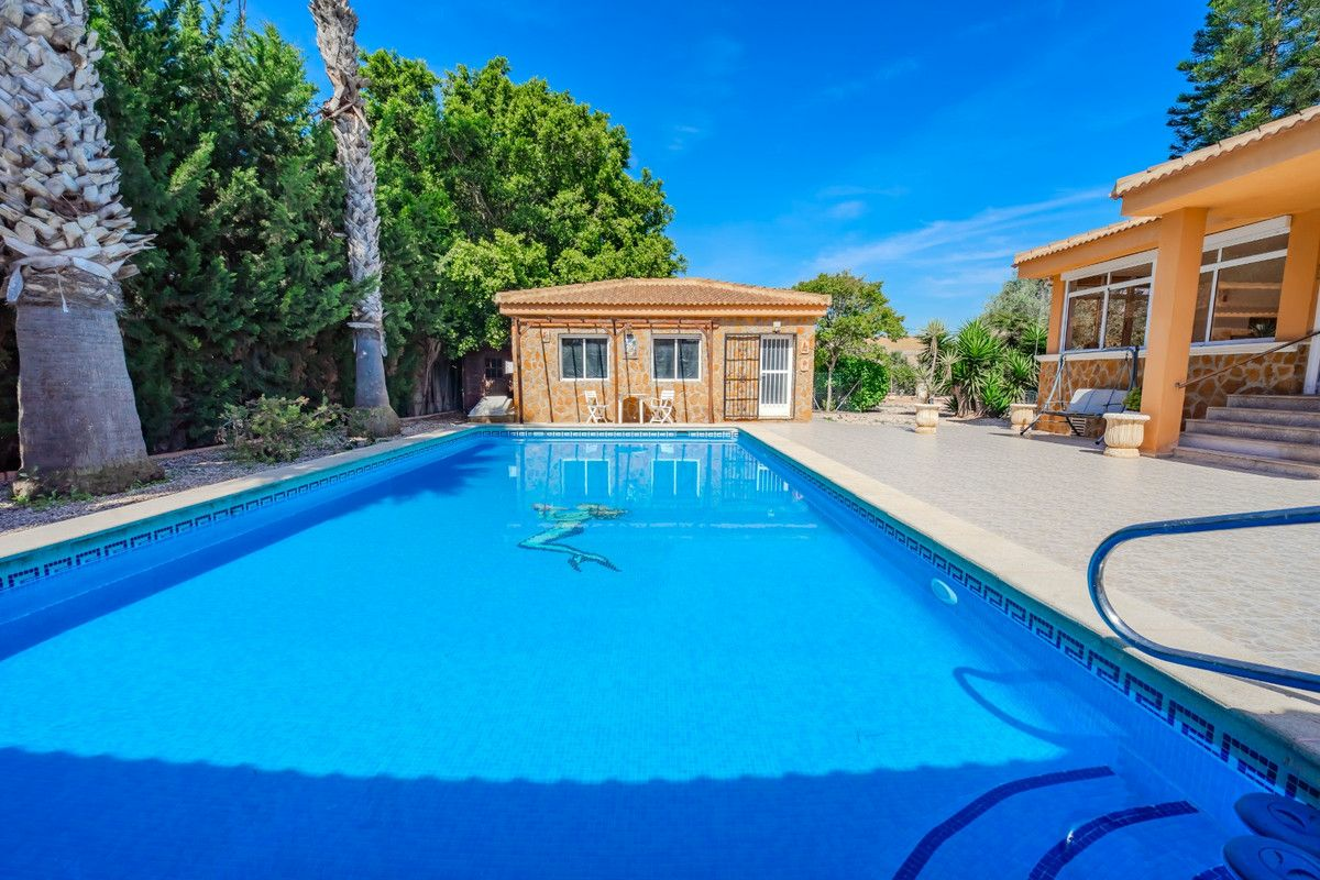 5-bedroom Villa In Rojales, Spain (195 M²)