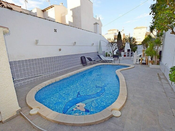 3-bedroom Villa In Torrevieja, Spain (200 M²)