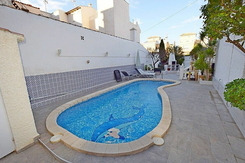 3-bedroom Villa In Torrevieja, Spain (200 M²)