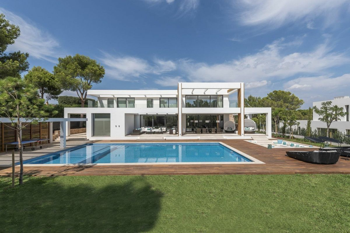 6-bedroom Villa In Calvià, Spain (748 M²)