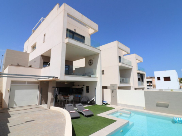 4-bedroom Villa In Benijofar, Spain (319 M²)