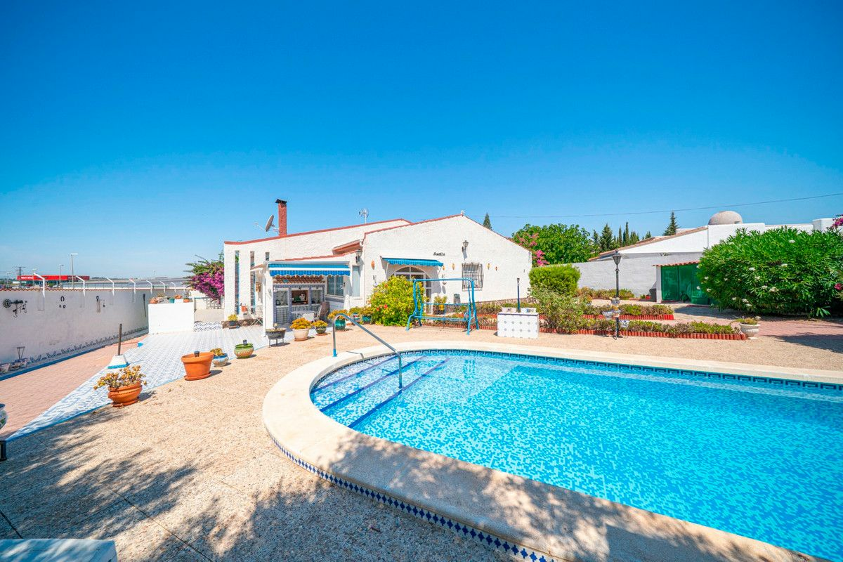 4-bedroom Villa In Rojales, Spain (198 M²)