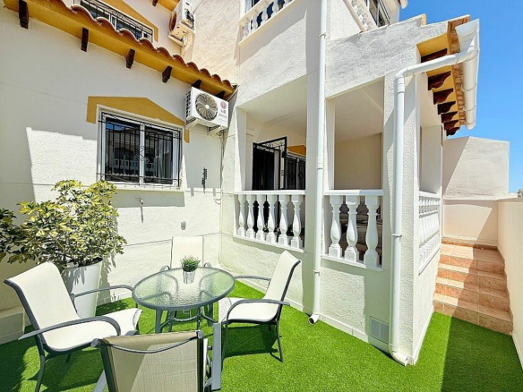 3-bedroom House In Orihuela Costa, Spain (90 M²)