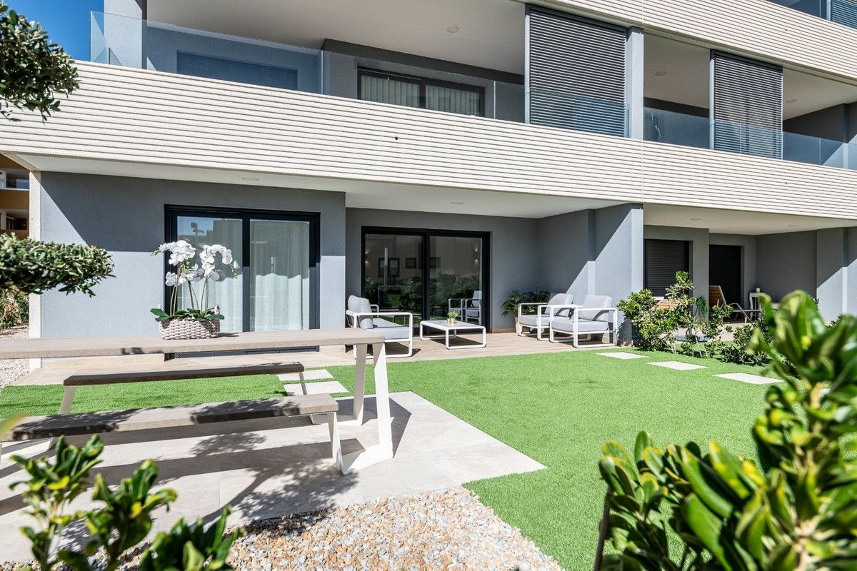 2-bedroom Apartment In Torrevieja, Spain (90 M²)