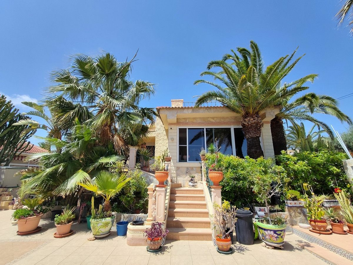 3-bedroom Villa In Rojales, Spain (140 M²)