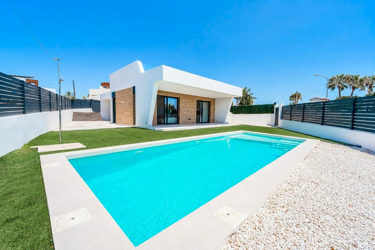 3-bedroom Villa In Rojales, Spain (156 M²)