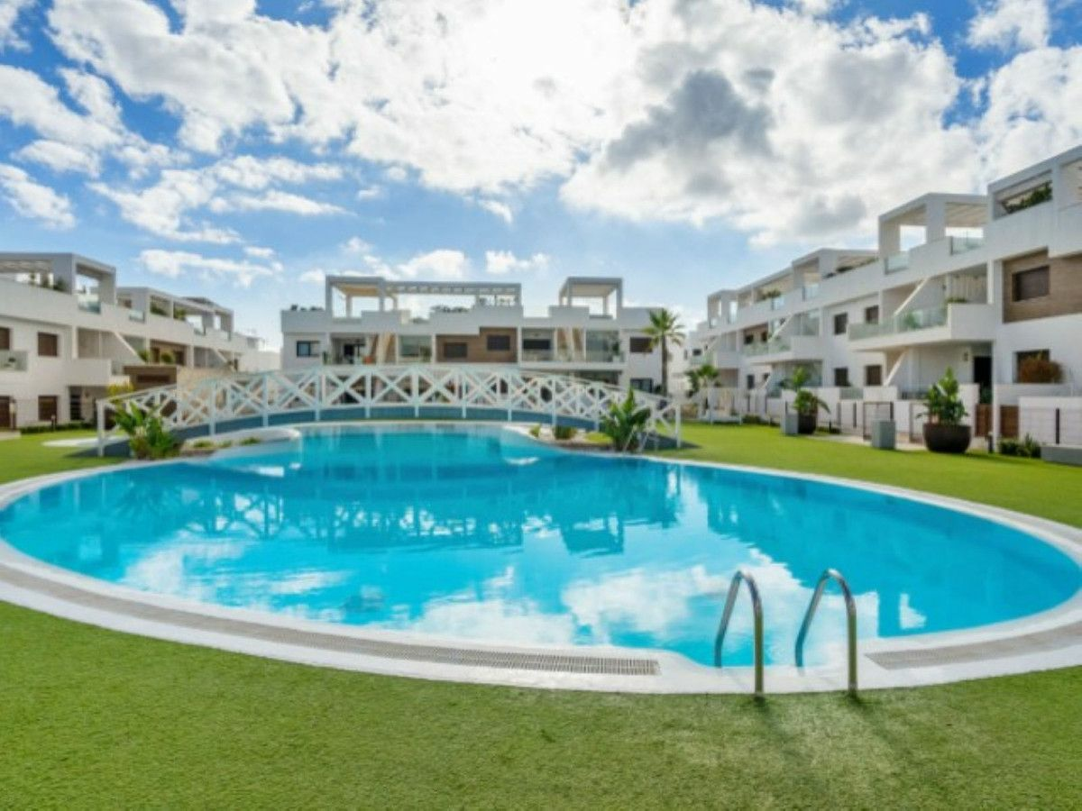 4-bedroom Villa In Torrevieja, Spain (194 M²)