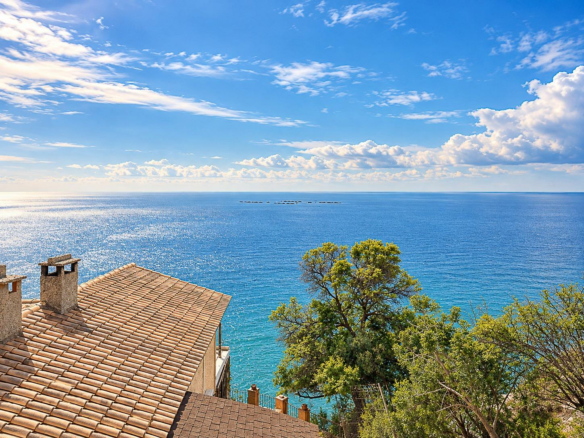 3-bedroom Bungalow In El Campello, Spain (235 M²)