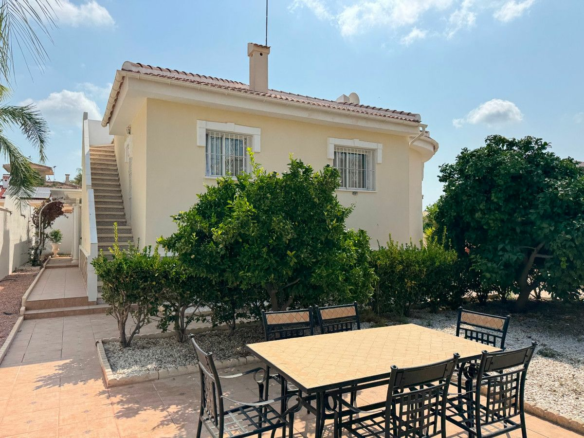 3-bedroom Villa In Rojales, Spain (121 M²)