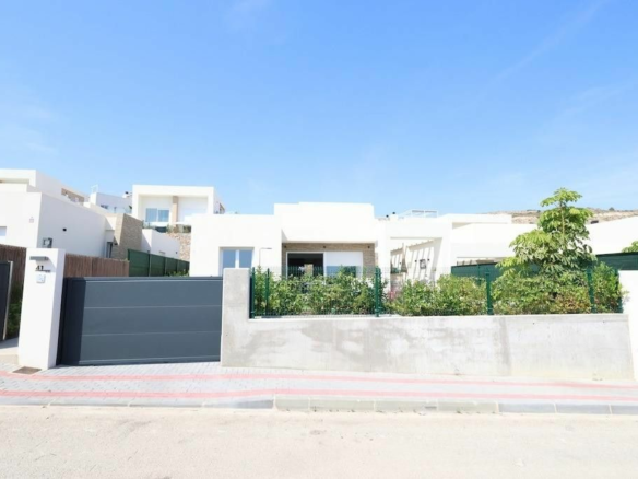 3-bedroom Villa In Algorfa, Spain (134 M²)