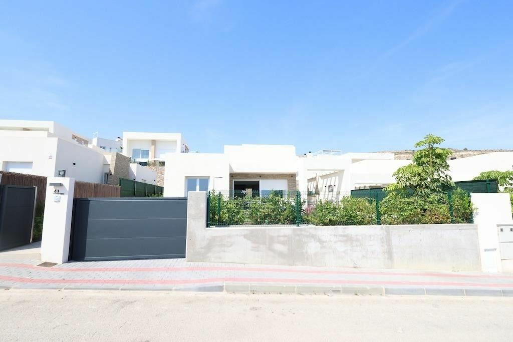 3-bedroom Villa In Algorfa, Spain (134 M²)