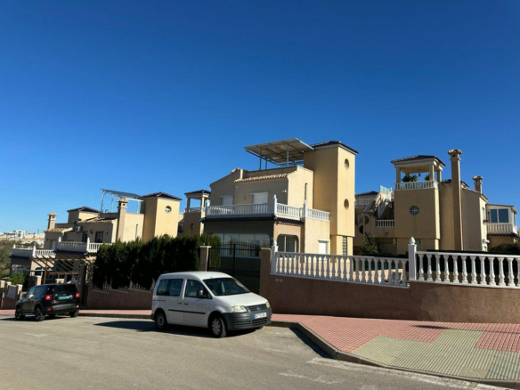 4-bedroom House In Orihuela Costa, Spain (207 M²)