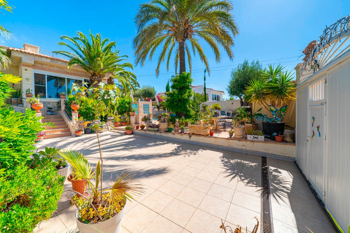 3-bedroom Villa In Rojales, Spain (146 M²)