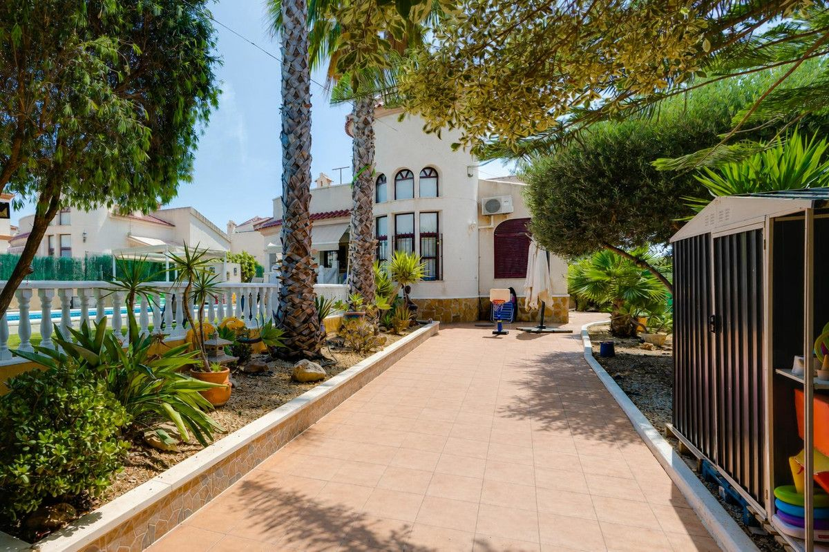 3-bedroom House In San Fulgencio, Spain (150 M²)