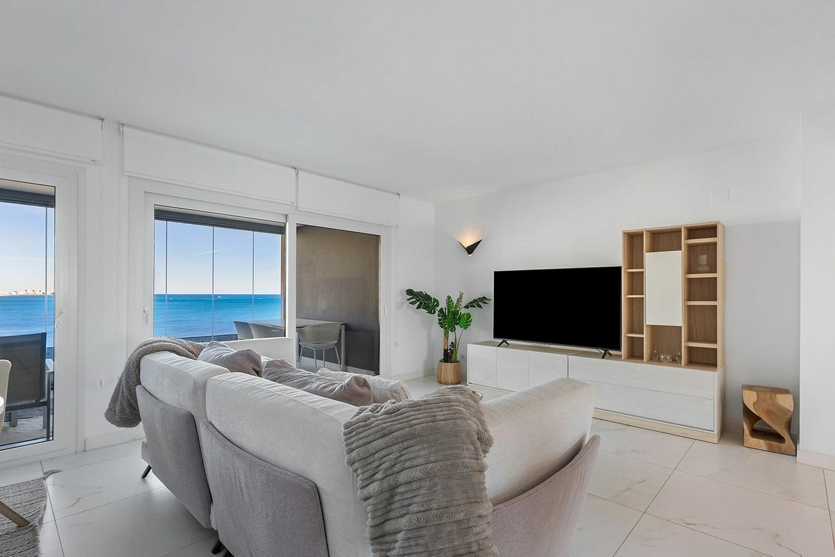 2-bedroom Apartment In Orihuela Costa, Spain (122 M²)