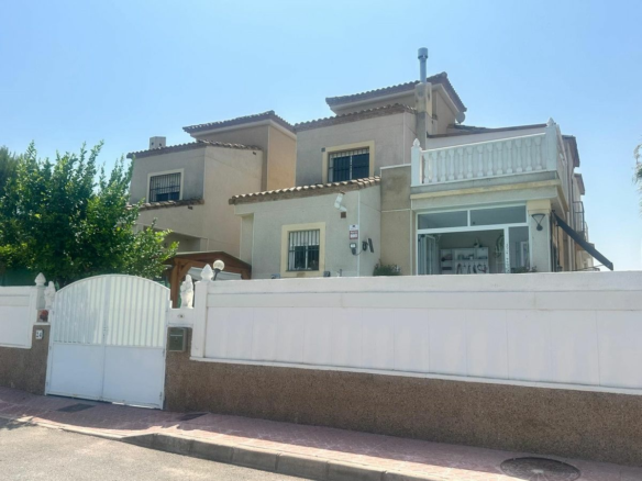 3-bedroom Villa In Algorfa, Spain (92 M²)