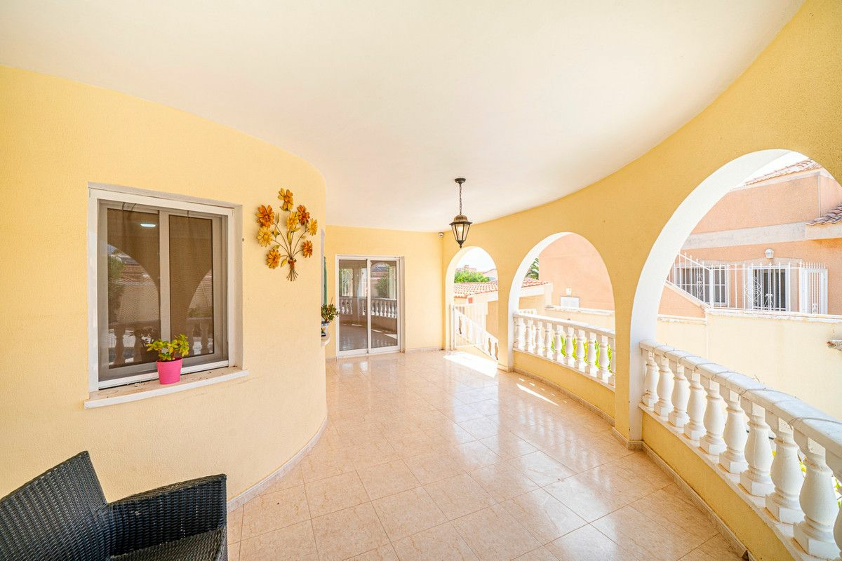 3-bedroom Villa In Rojales, Spain (151 M²)
