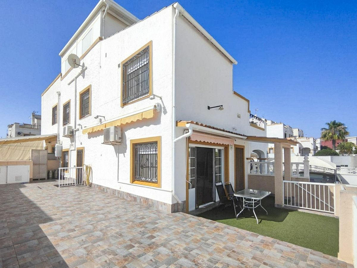 6-bedroom Villa In Orihuela Costa, Spain (160 M²)