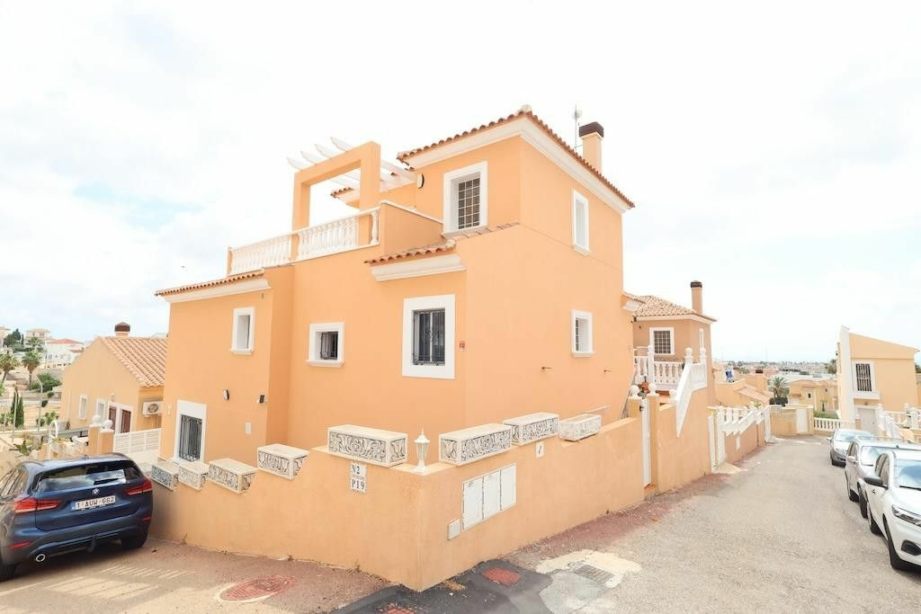 5-bedroom Villa In Orihuela Costa, Spain (208 M²)